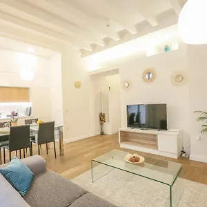 tl-triana-loft-de-diseno-nuevo-junto-al-centro.es-andalucia.com/